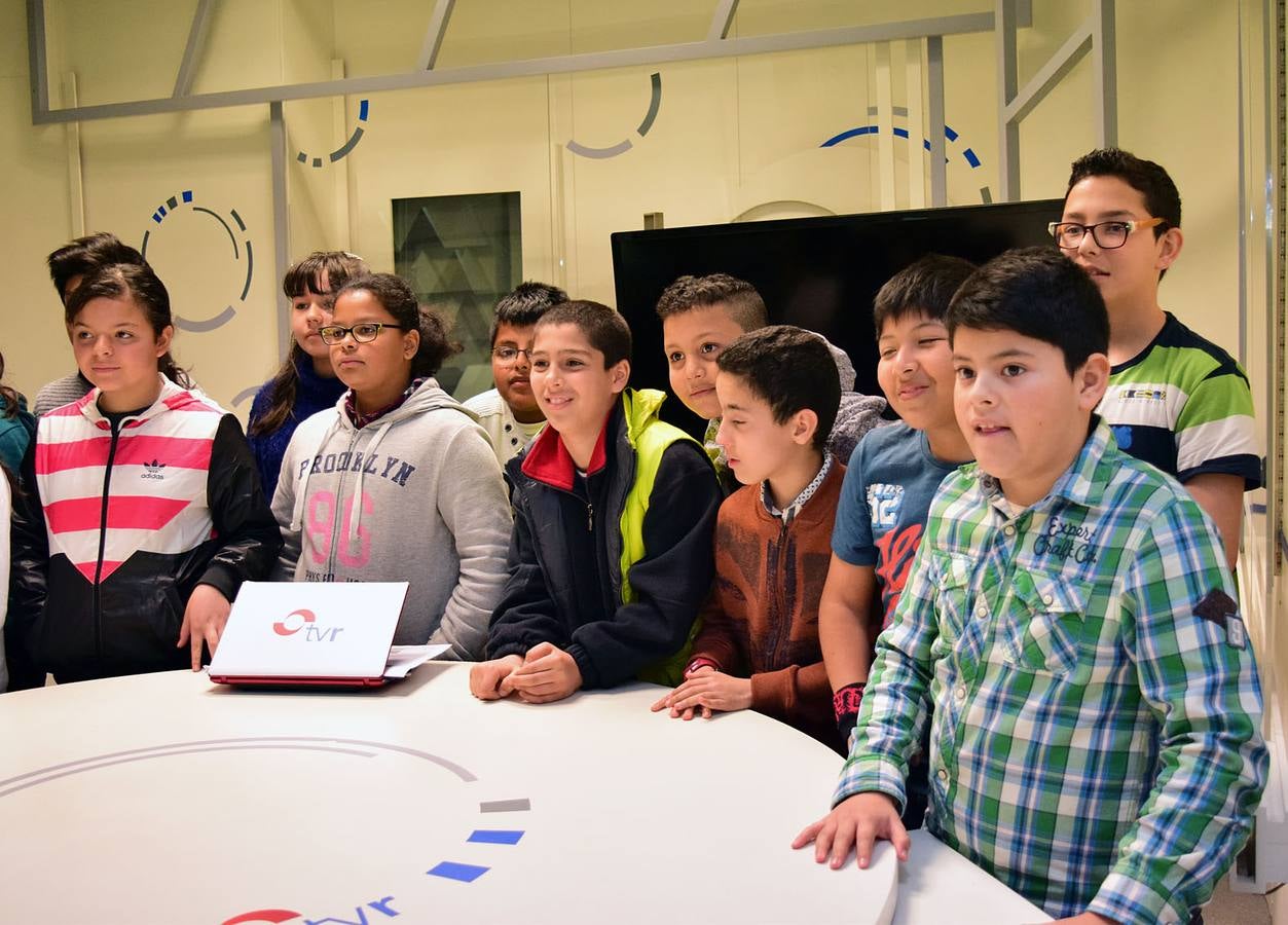 Los alumnos de 5º A de Primaria del Colegio Navarrete El Mudo visitan la multimedia de Diario LA RIOJA