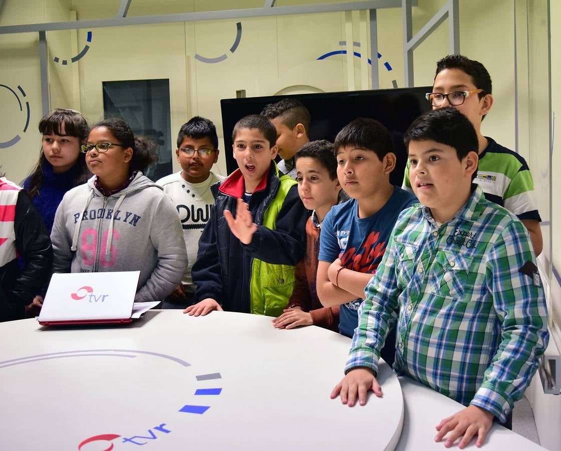 Los alumnos de 5º A de Primaria del Colegio Navarrete El Mudo visitan la multimedia de Diario LA RIOJA