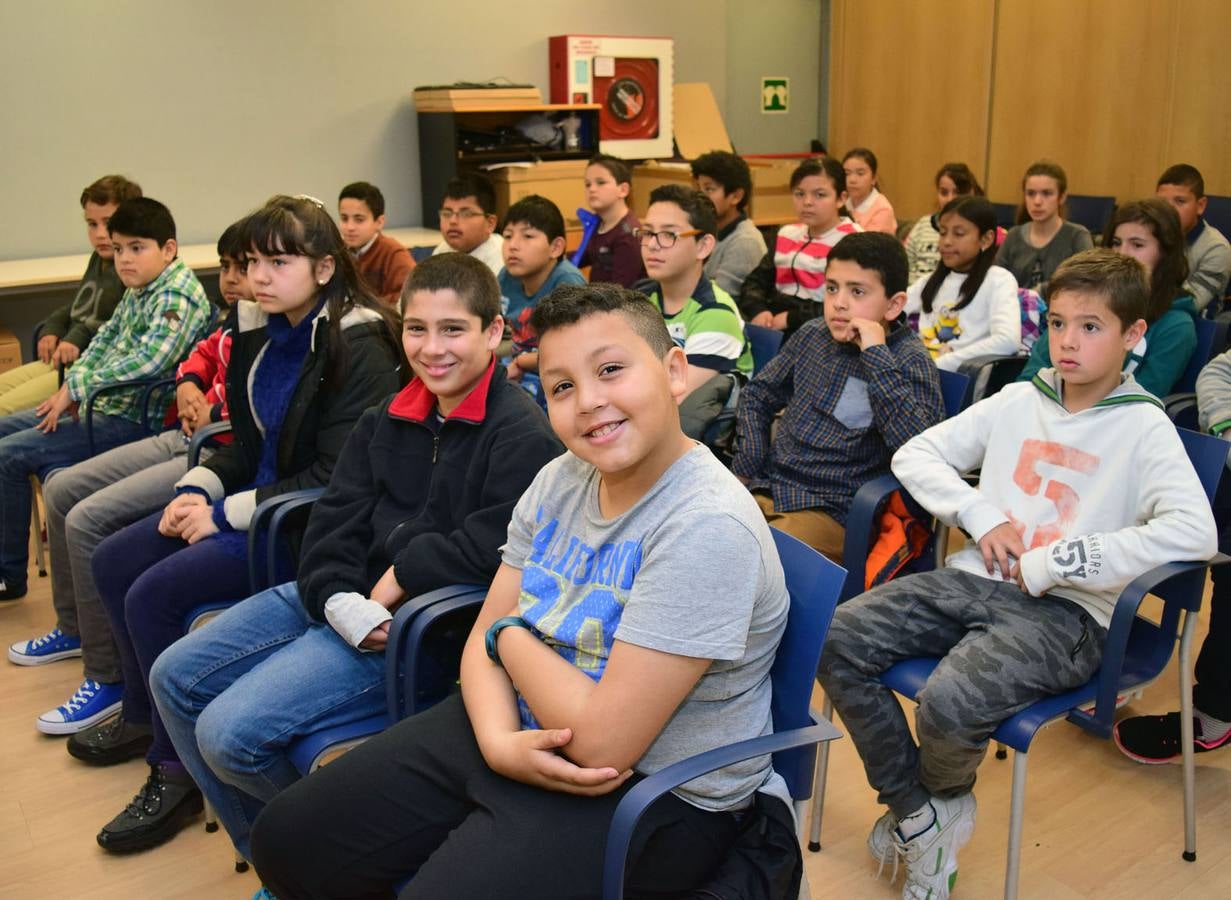 Los alumnos de 5º A de Primaria del Colegio Navarrete El Mudo visitan la multimedia de Diario LA RIOJA