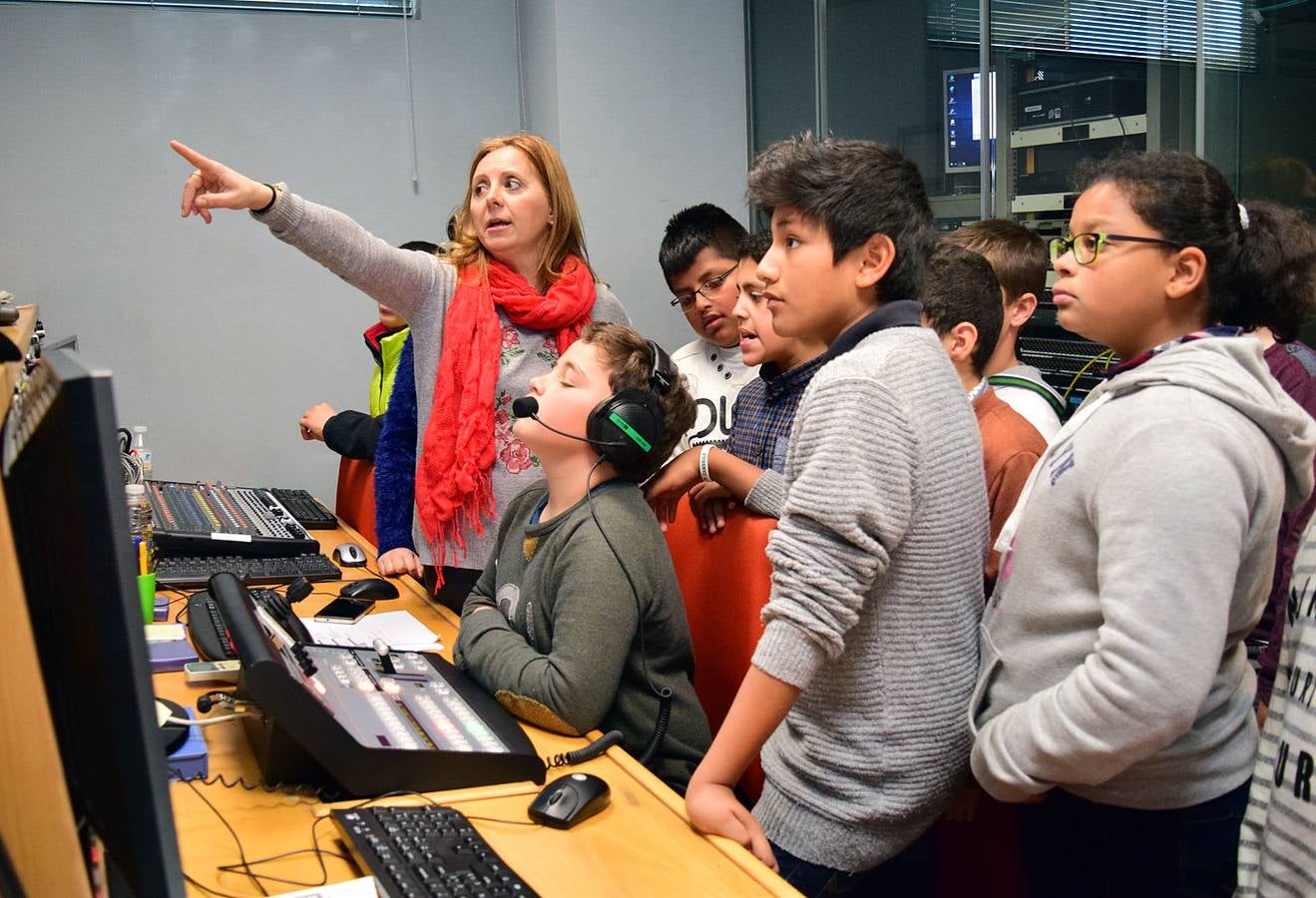 Los alumnos de 5º A de Primaria del Colegio Navarrete El Mudo visitan la multimedia de Diario LA RIOJA