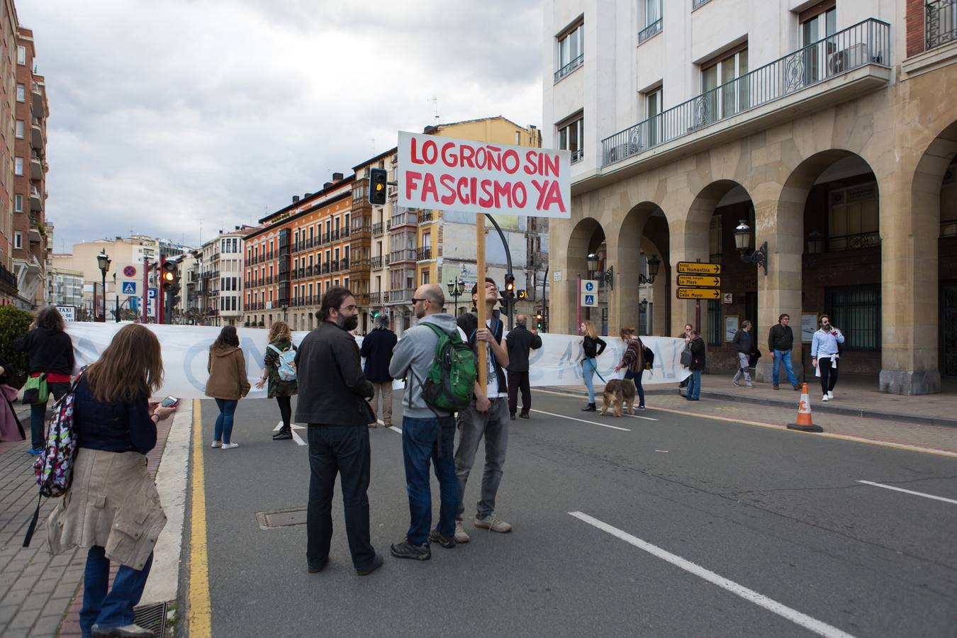 Protesta y vuelta al Espolón por las pintadas en La Barranca