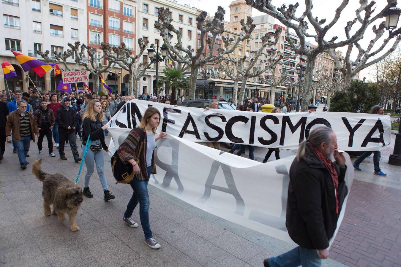 Protesta y vuelta al Espolón por las pintadas en La Barranca