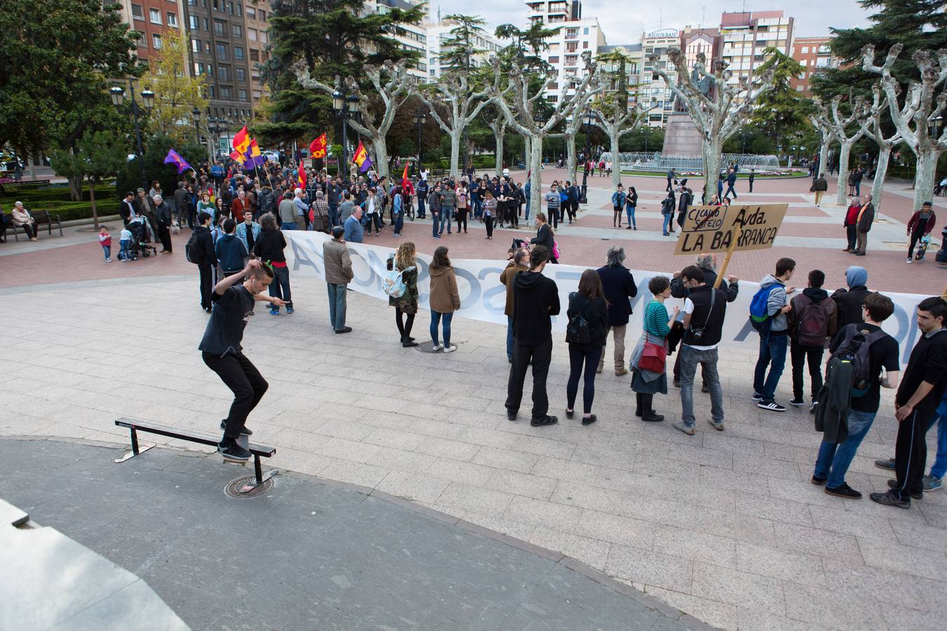 Protesta y vuelta al Espolón por las pintadas en La Barranca