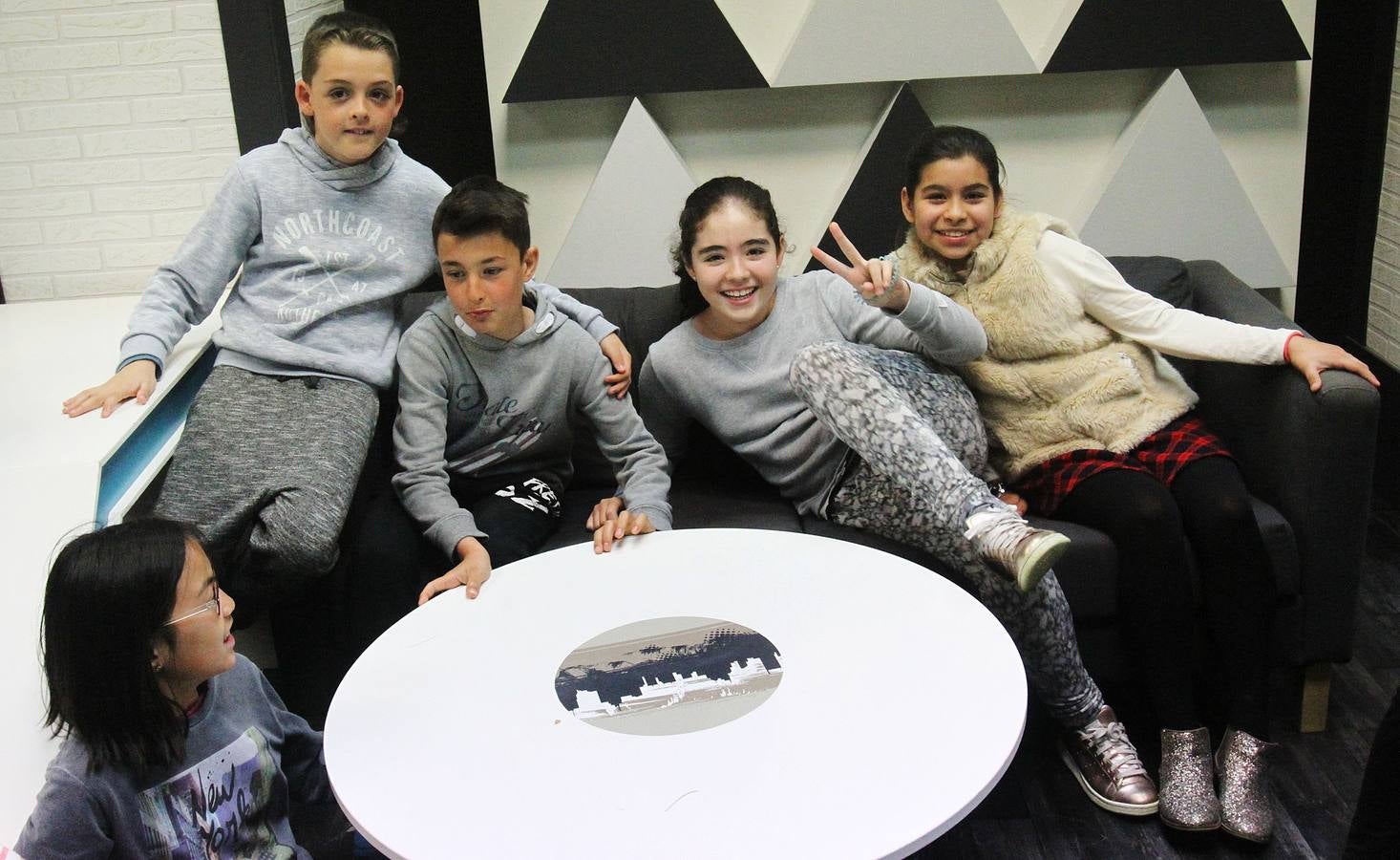 Los alumnos 5º A del Colegio Escolapios han visitado la multimedia de Diario LA RIOJA