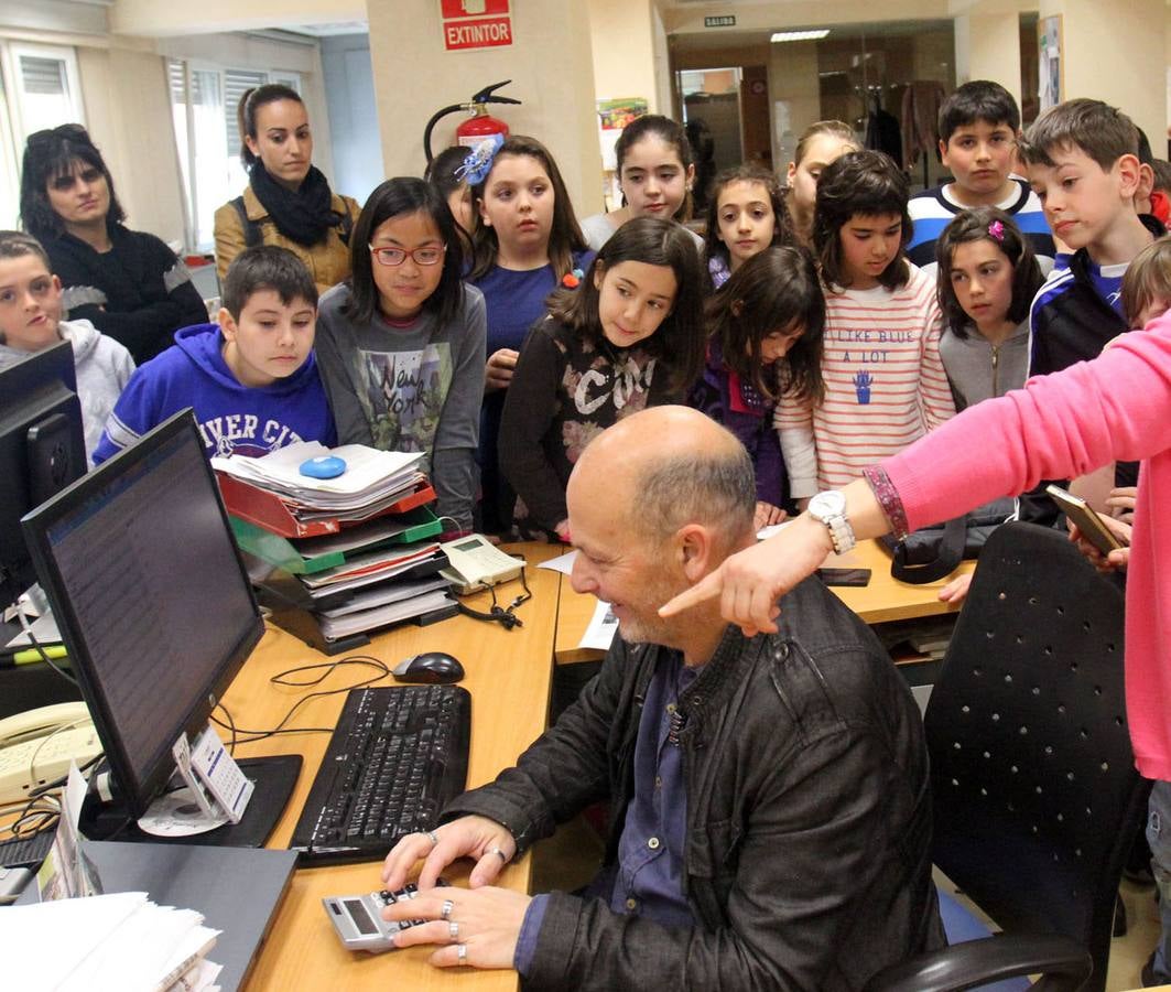 Los alumnos 5º A del Colegio Escolapios han visitado la multimedia de Diario LA RIOJA