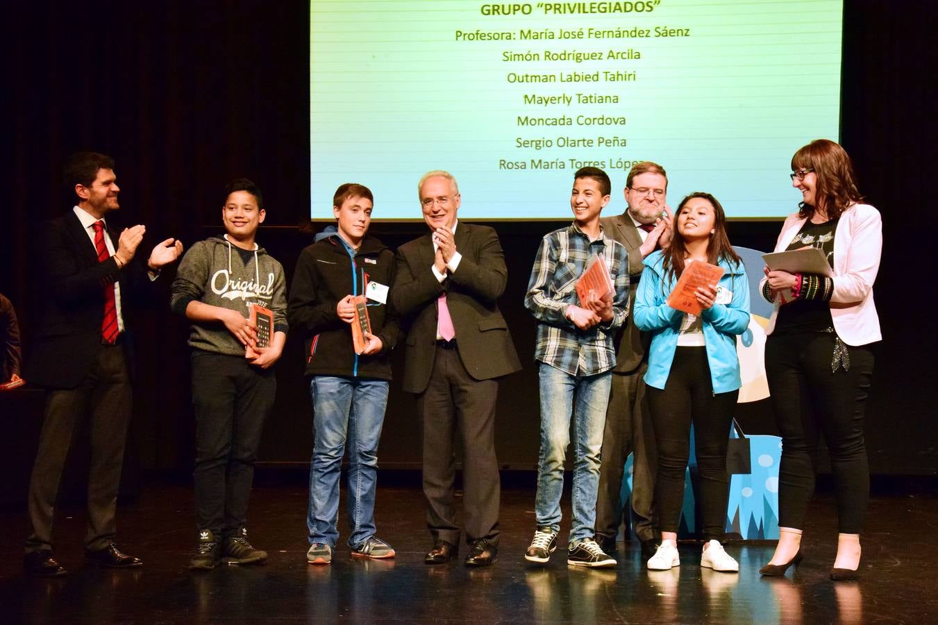 Emoción, alegría, aplausos y felicitaciones en la entrega de premios de Reportero Escolar