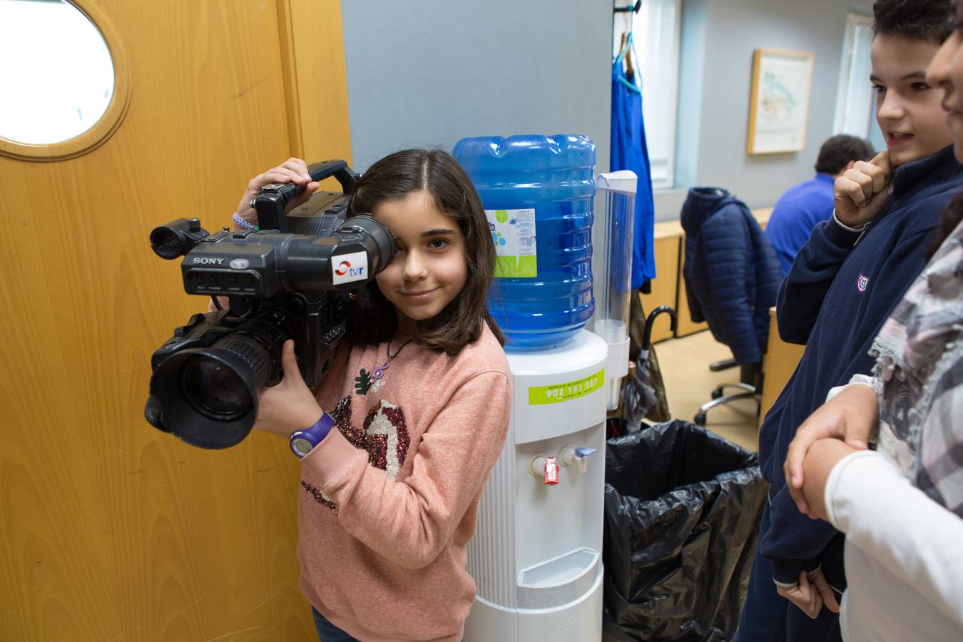 Los alumnos de 5º B del Colegio Escolapios ha visitado la multimedia de Diario LA RIOJA