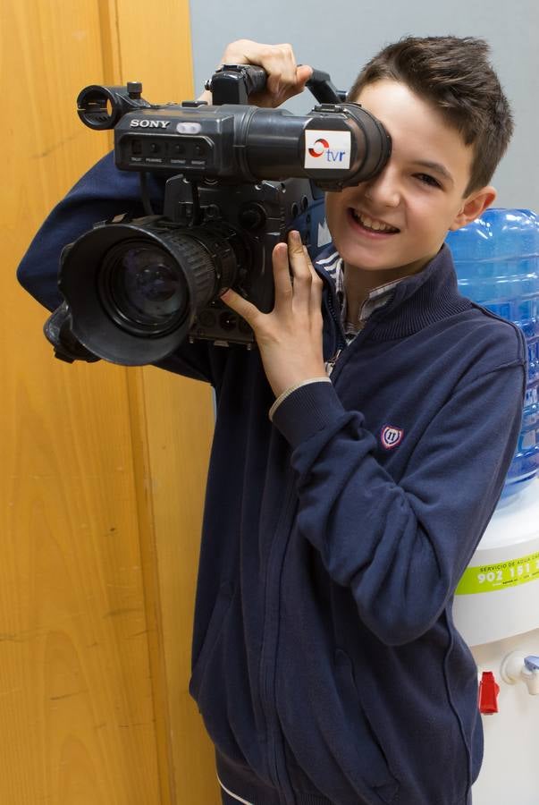 Los alumnos de 5º B del Colegio Escolapios ha visitado la multimedia de Diario LA RIOJA