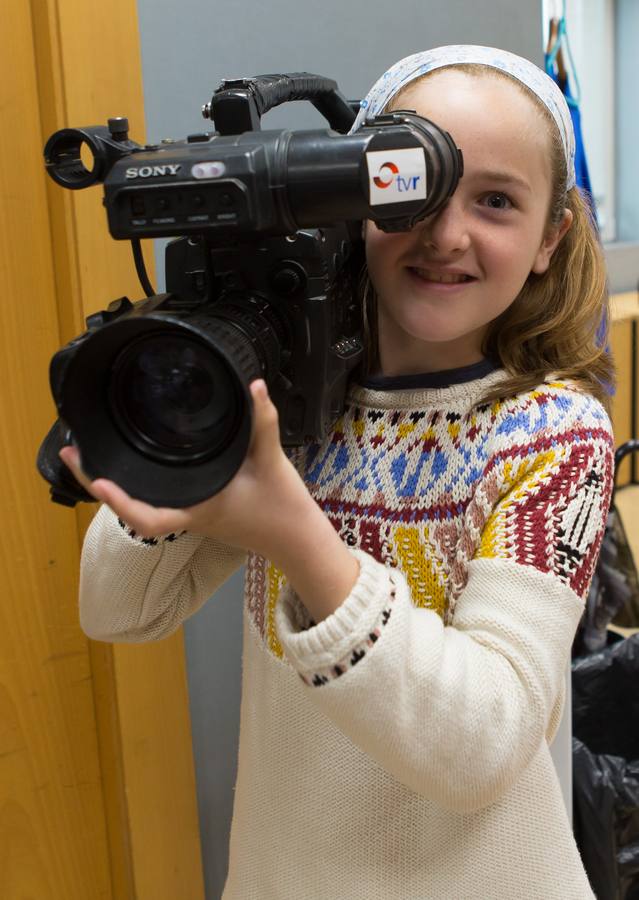 Los alumnos de 5º B del Colegio Escolapios ha visitado la multimedia de Diario LA RIOJA