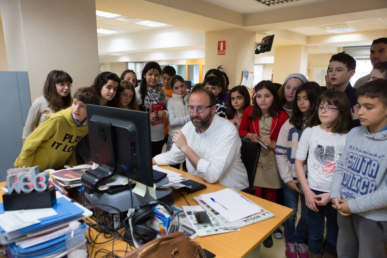 Los alumnos de 5º B del Colegio Escolapios ha visitado la multimedia de Diario LA RIOJA