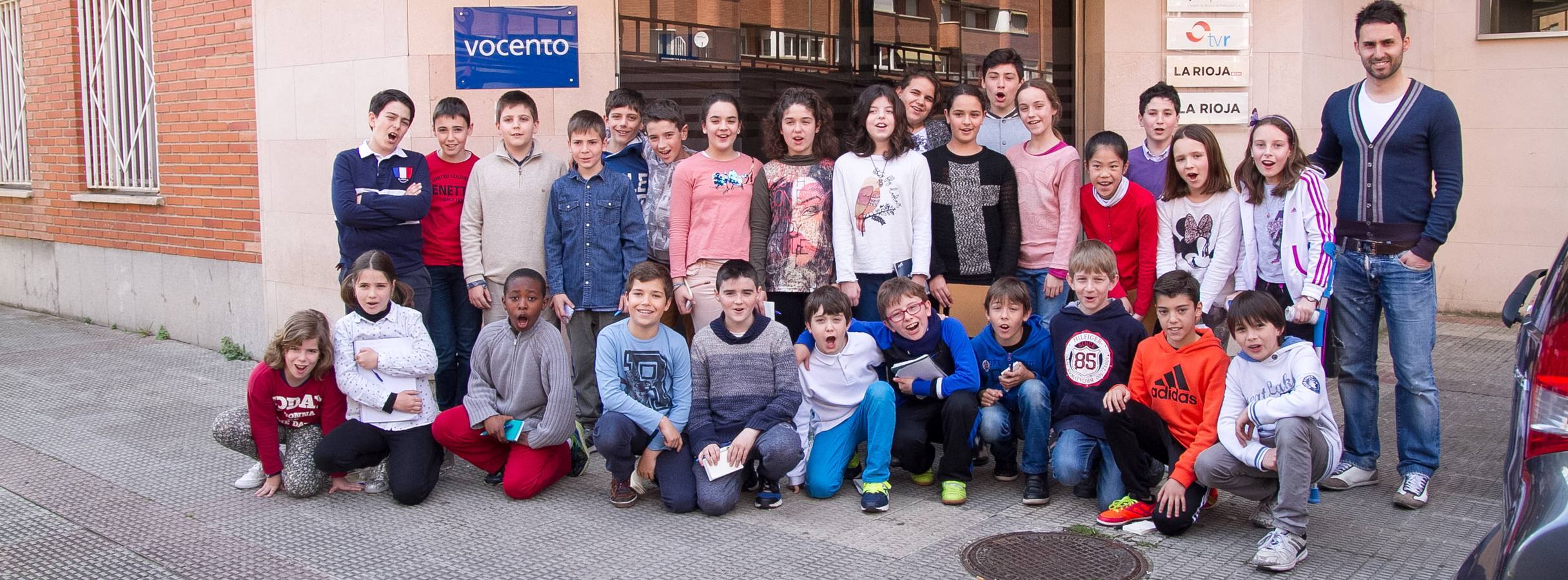 Los alumnos de 5º C de Primaria del Colegio Escolapios han visitado la multimedia de Diario LA RIOJA