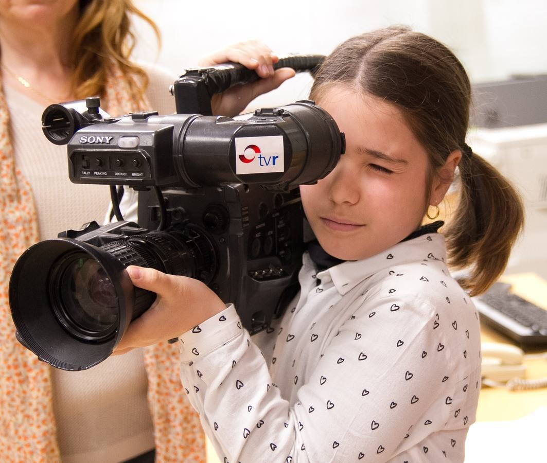 Los alumnos de 5º C de Primaria del Colegio Escolapios han visitado la multimedia de Diario LA RIOJA