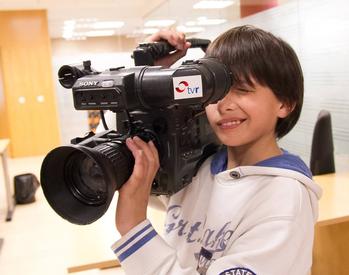 Los alumnos de 5º C de Primaria del Colegio Escolapios han visitado la multimedia de Diario LA RIOJA