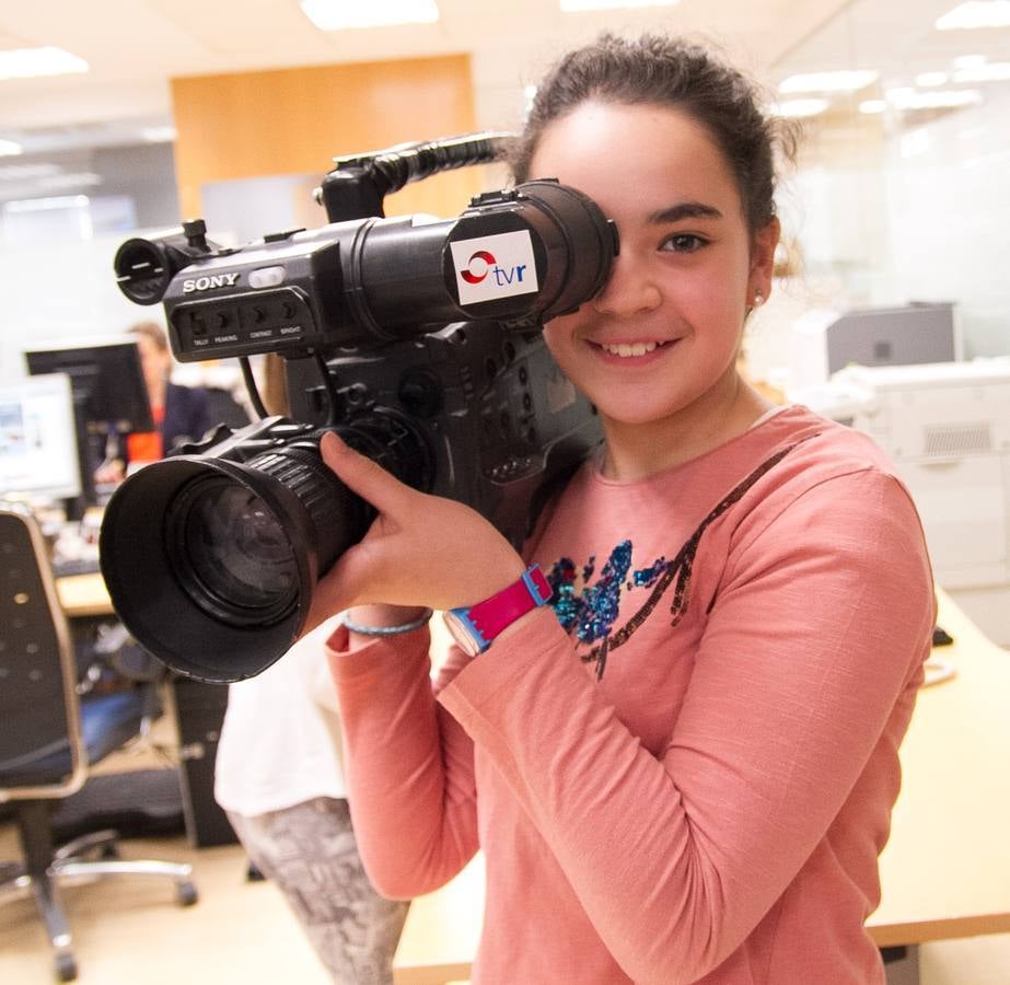Los alumnos de 5º C de Primaria del Colegio Escolapios han visitado la multimedia de Diario LA RIOJA
