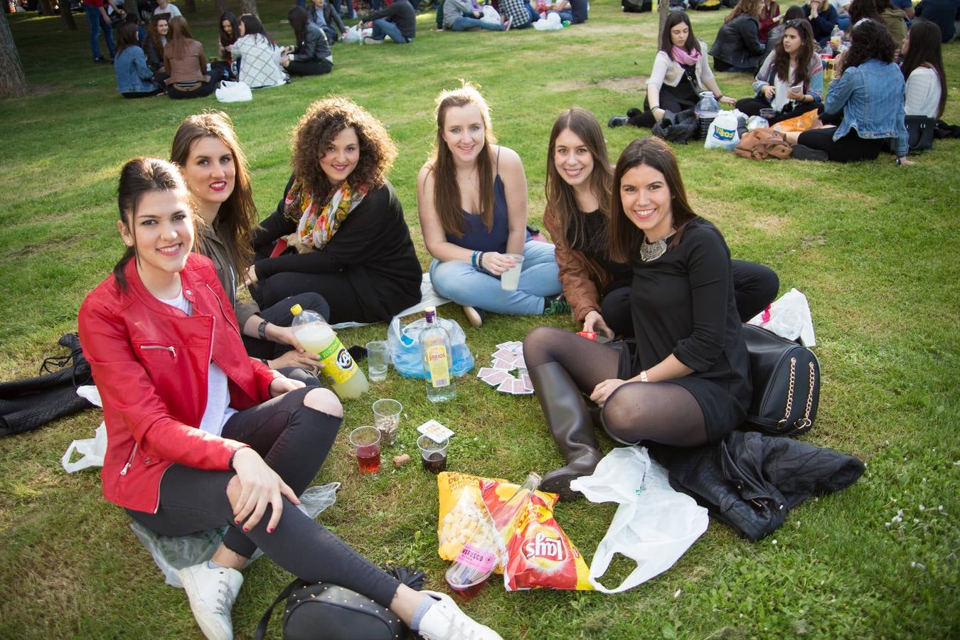 Los alumnos de la UR celebran la fiesta de Barras (II)