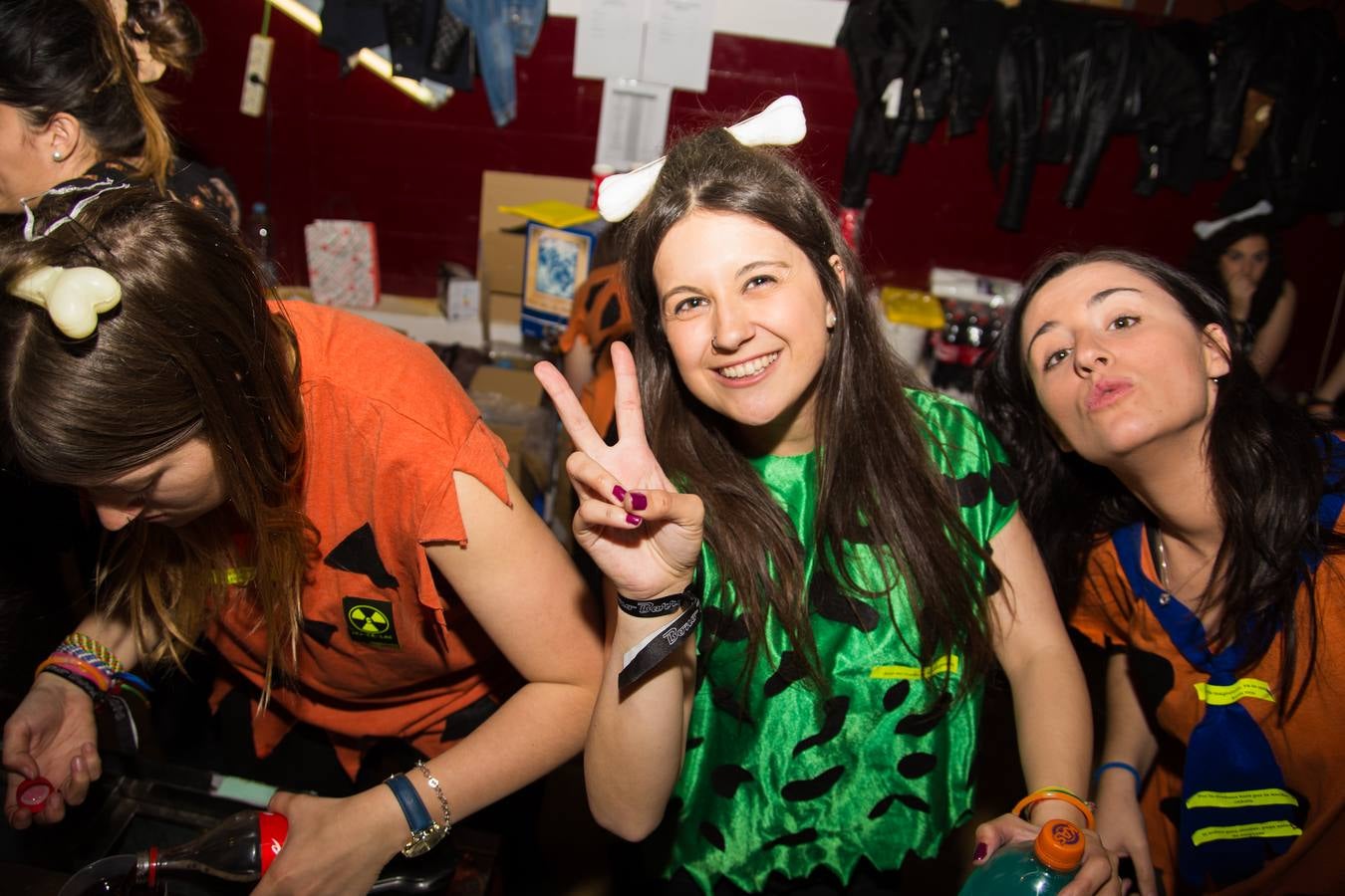 Los alumnos de la UR celebran la fiesta de Barras (II)