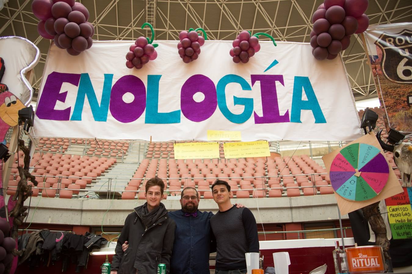 Los alumnos de la UR celebran la fiesta de Barras (I)