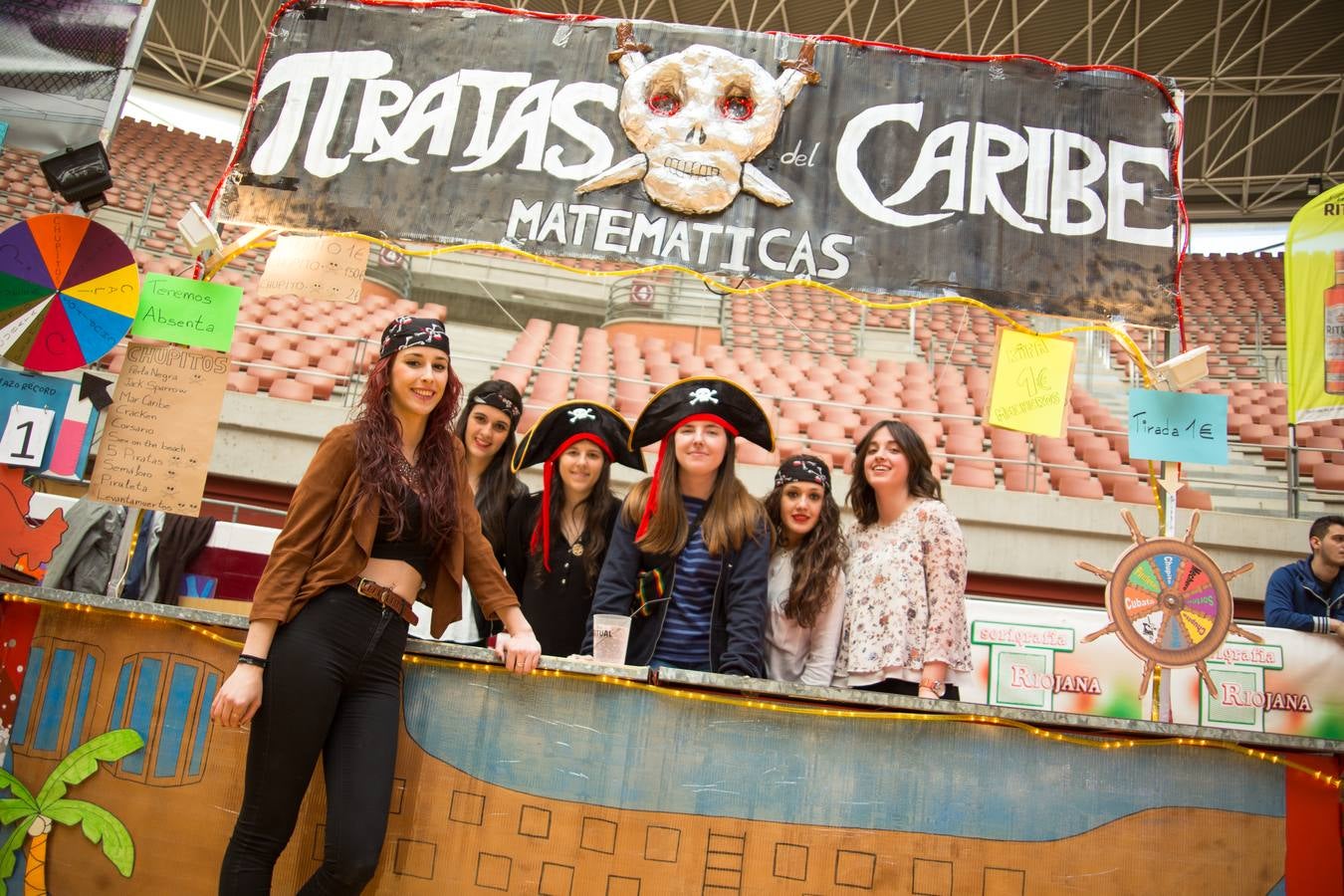 Los alumnos de la UR celebran la fiesta de Barras (I)