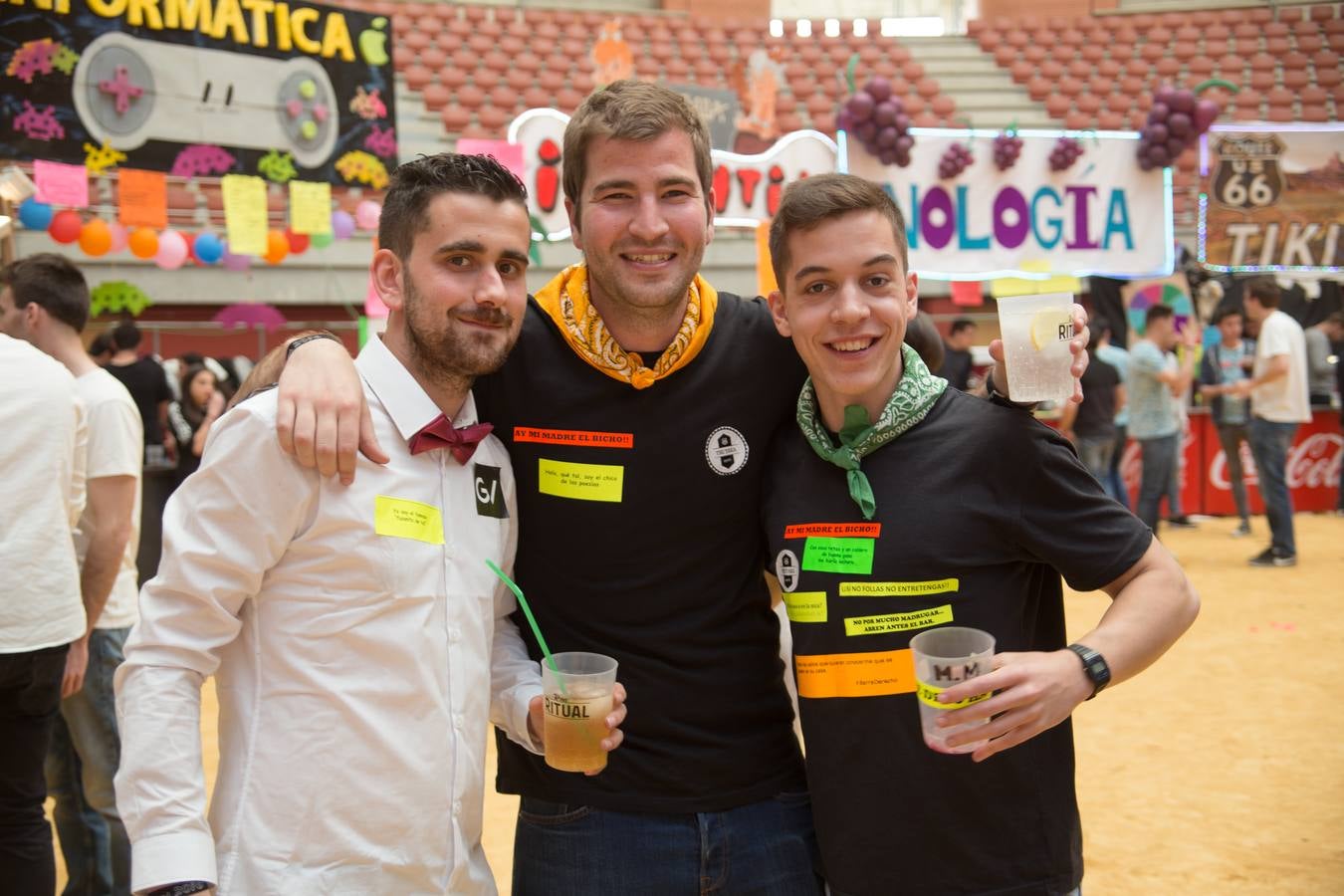 Los alumnos de la UR celebran la fiesta de Barras (I)