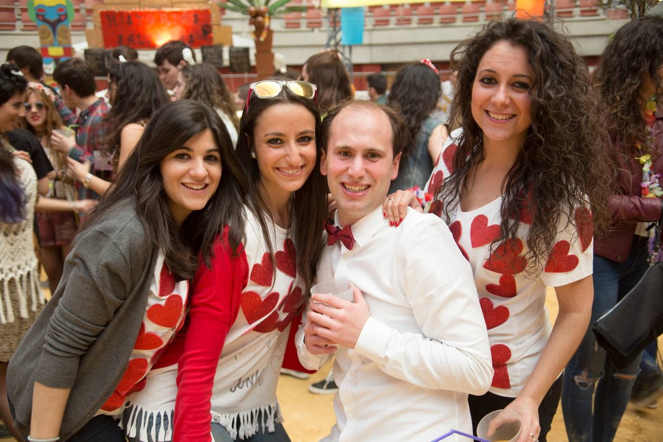 Los alumnos de la UR celebran la fiesta de Barras (I)