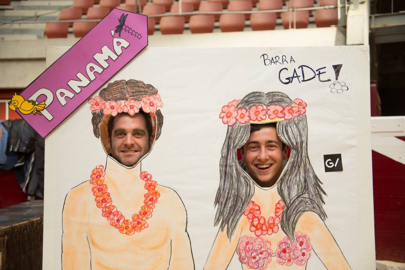 Los alumnos de la UR celebran la fiesta de Barras (I)