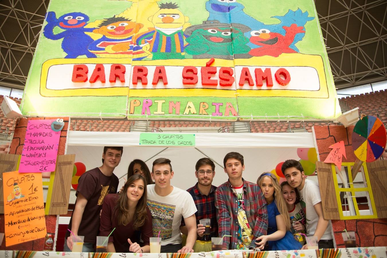 Los alumnos de la UR celebran la fiesta de Barras (I)