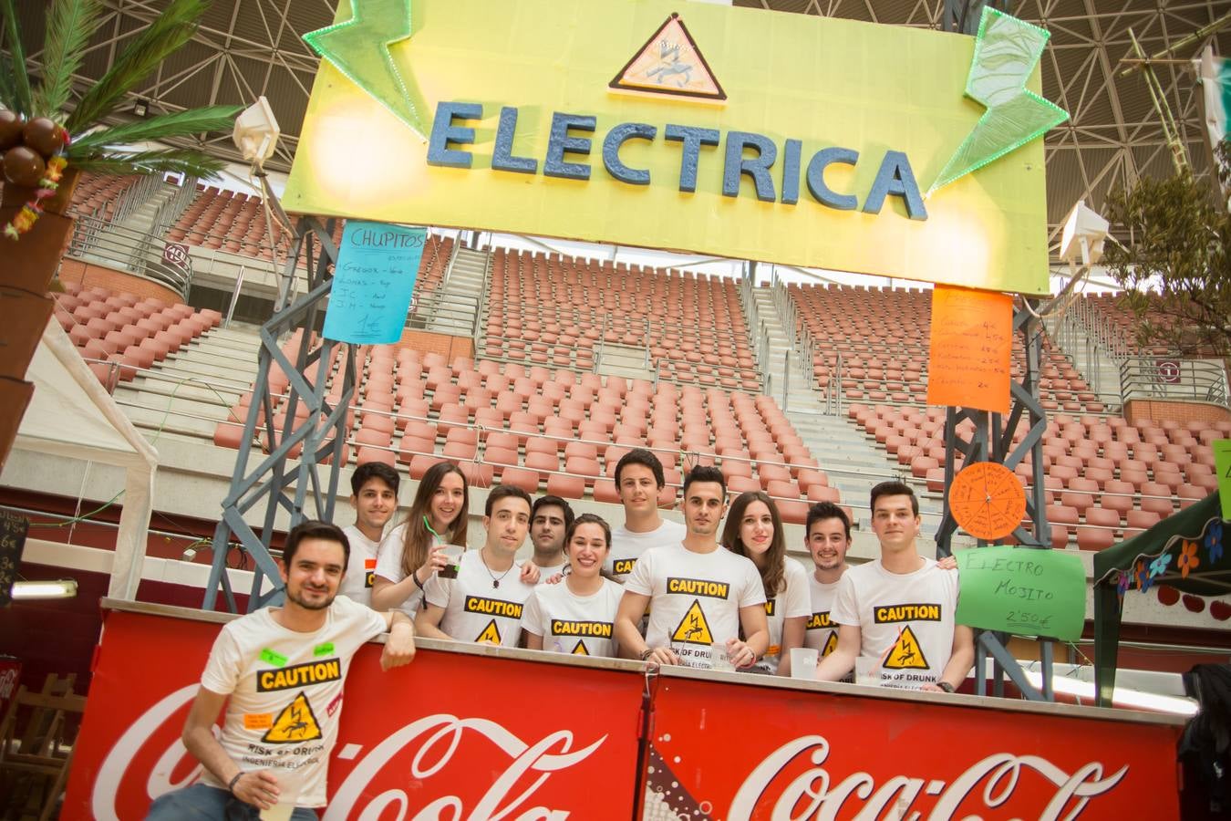 Los alumnos de la UR celebran la fiesta de Barras (I)