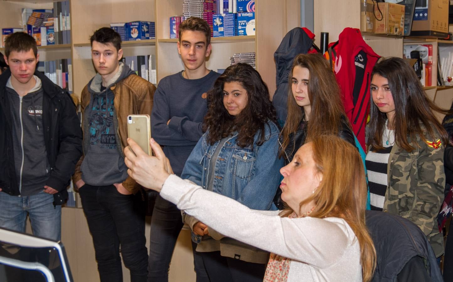 Los alumnos de 4º de la ESO y Gestión Administrativa del IES Comercio visitan la multimedia de Diario LA RIOJA