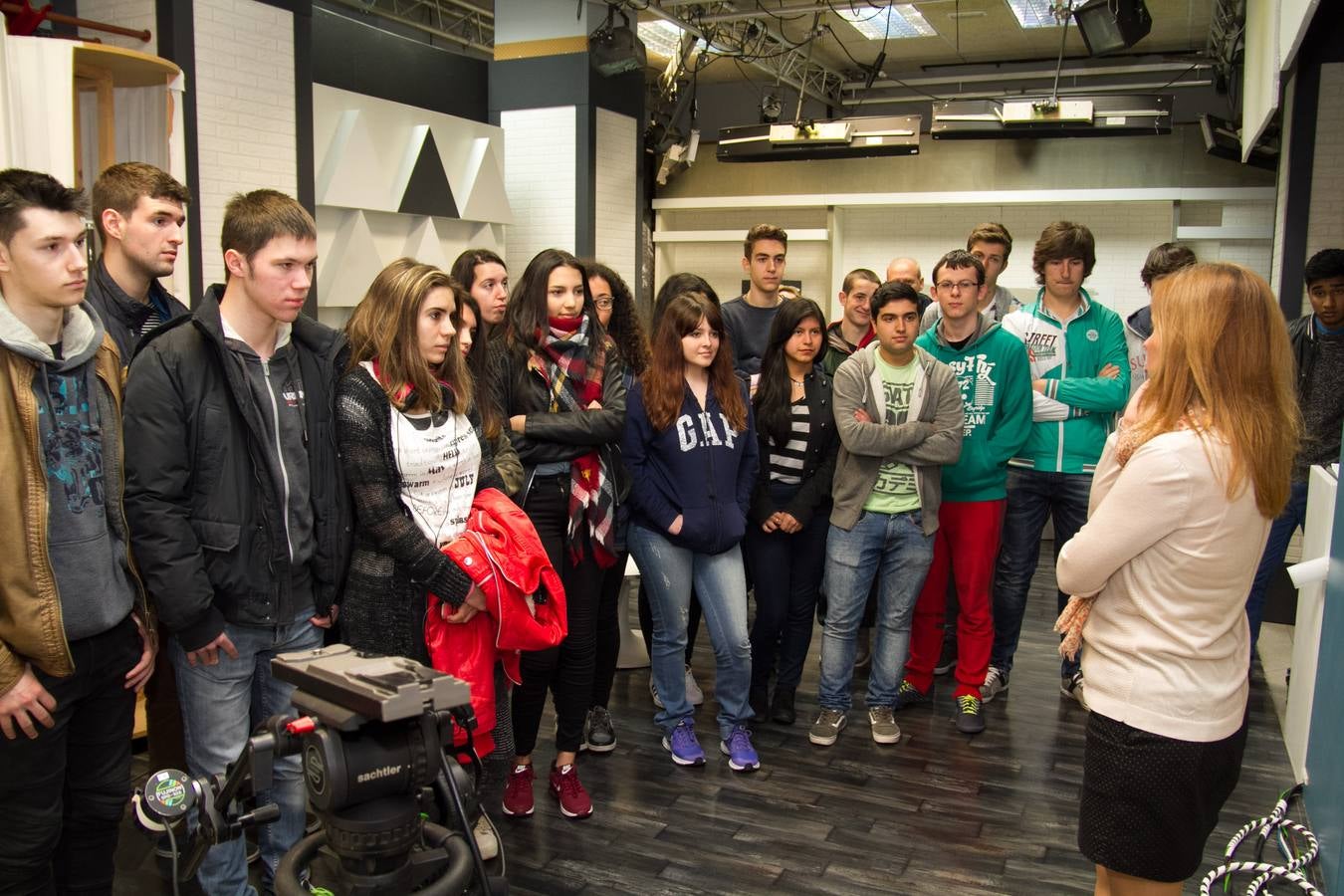 Los alumnos de 4º de la ESO y Gestión Administrativa del IES Comercio visitan la multimedia de Diario LA RIOJA