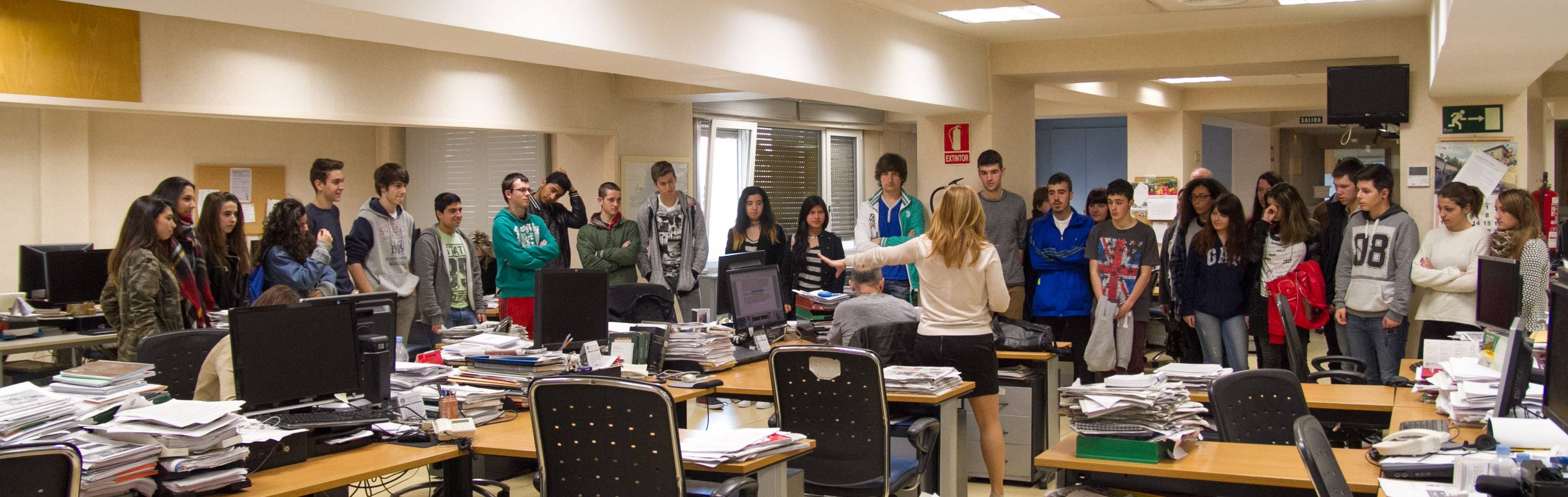 Los alumnos de 4º de la ESO y Gestión Administrativa del IES Comercio visitan la multimedia de Diario LA RIOJA