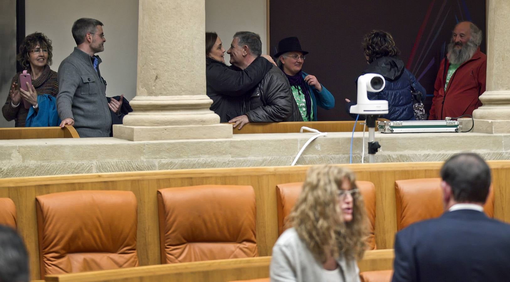 Una intensa sesión en el Parlamento riojano