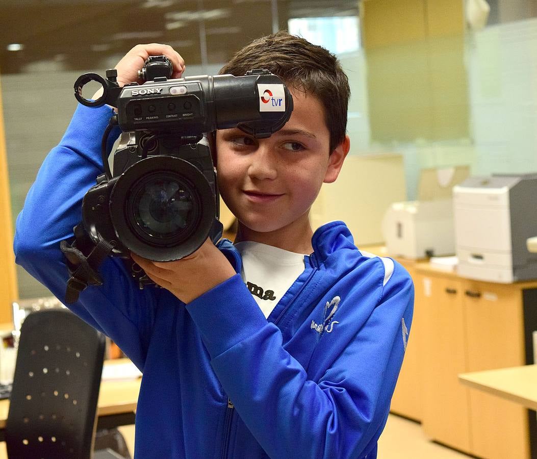 Los alumnos de 1º B de la ESO de Maristas visitan la multimedia de Diario LA RIOJA