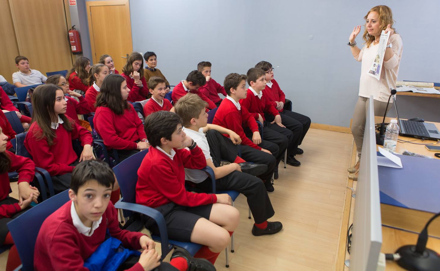 Los alumnos de 1º C de la ESO de Maristas visitan la multimedia de Diario LA RIOJA