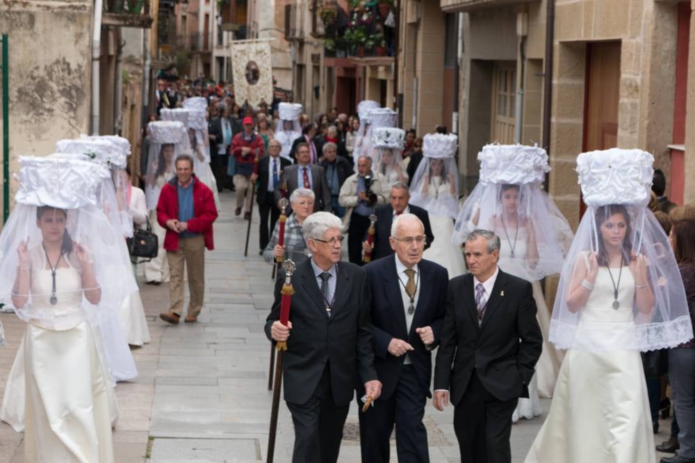 Procesión del Santo, procesión del Peregrino y el reparto de pan y la cebolleta en las fiestas de Santo Domingo (II)