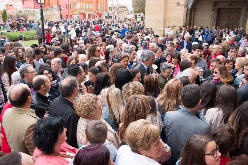 Procesión del Santo, procesión del Peregrino y el reparto de pan y la cebolleta en las fiestas de Santo Domingo (II)