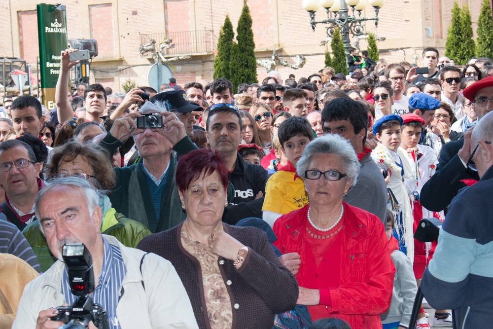 Procesión del Santo, procesión del Peregrino y el reparto de pan y la cebolleta en las fiestas de Santo Domingo (I)