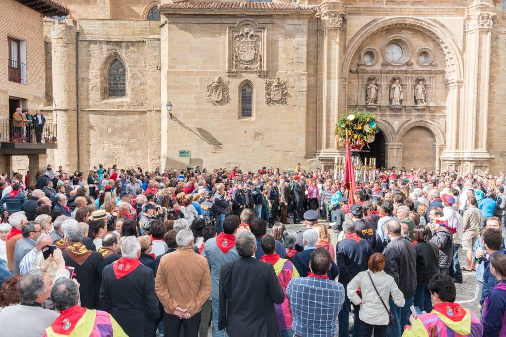 Procesión del Santo, procesión del Peregrino y el reparto de pan y la cebolleta en las fiestas de Santo Domingo (I)