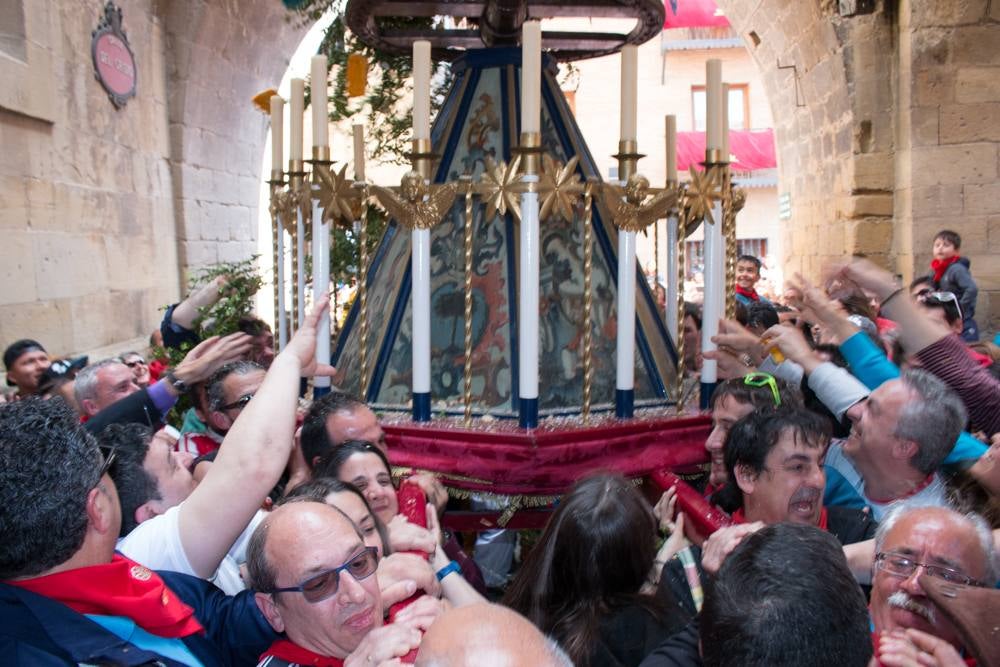 Procesión del Santo, procesión del Peregrino y el reparto de pan y la cebolleta en las fiestas de Santo Domingo (I)