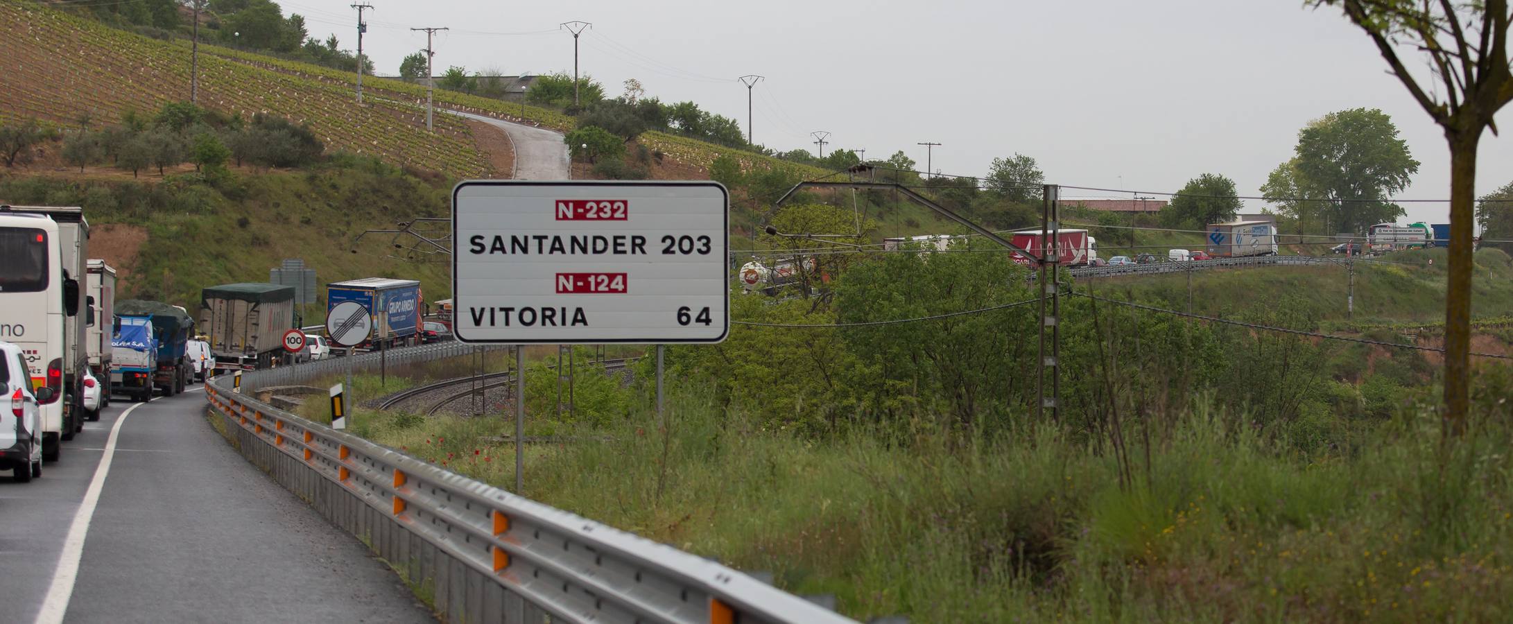 Un accidente, dos heridos y un gran atasco en Cenicero