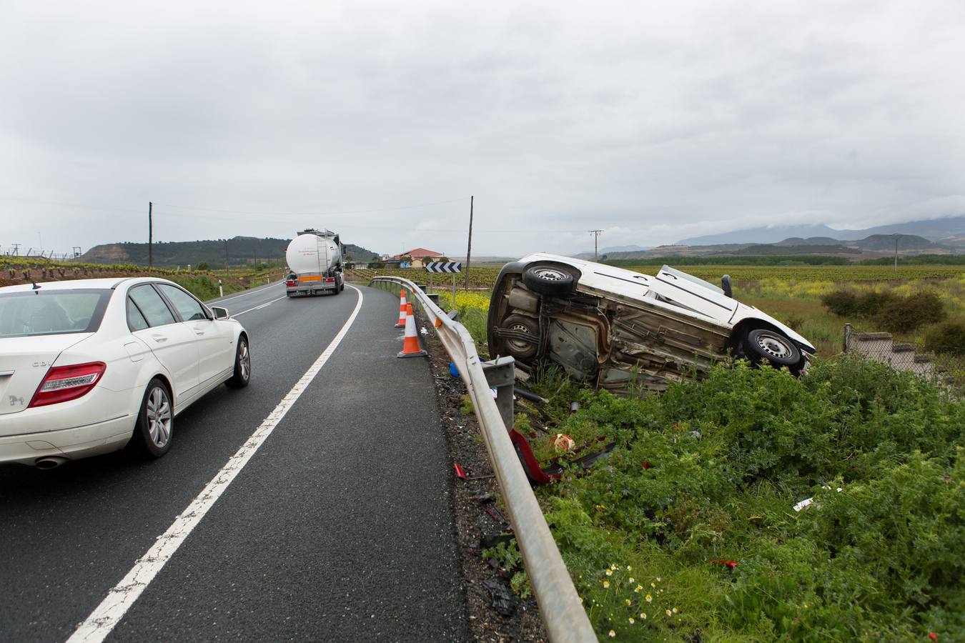 Un accidente, dos heridos y un gran atasco en Cenicero