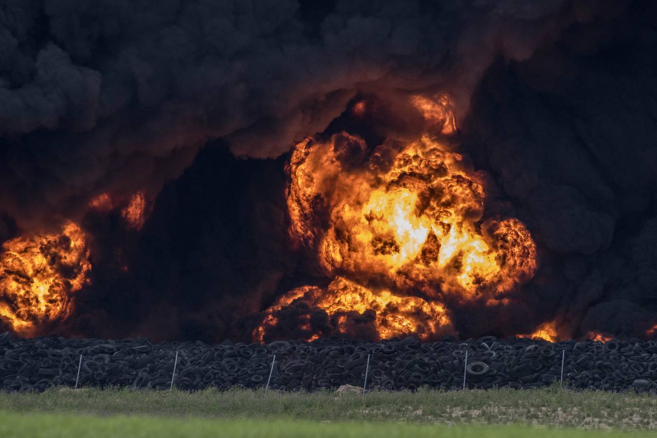 Incendio en el cementerio de neumáticos de Seseña