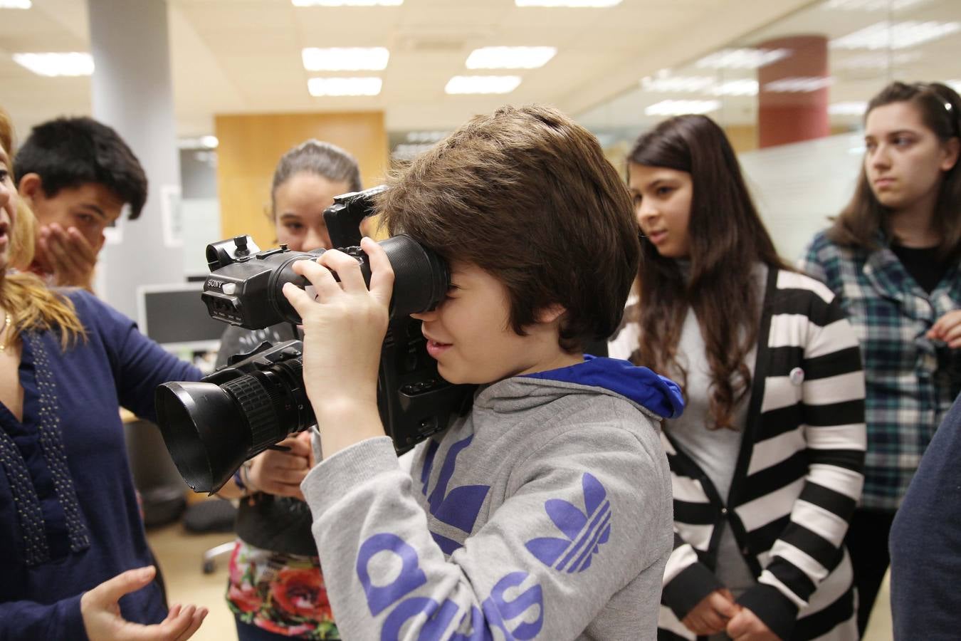 Los alumnos del Colegio Los Ángeles visitan la multimedia de Diario LA RIOJA