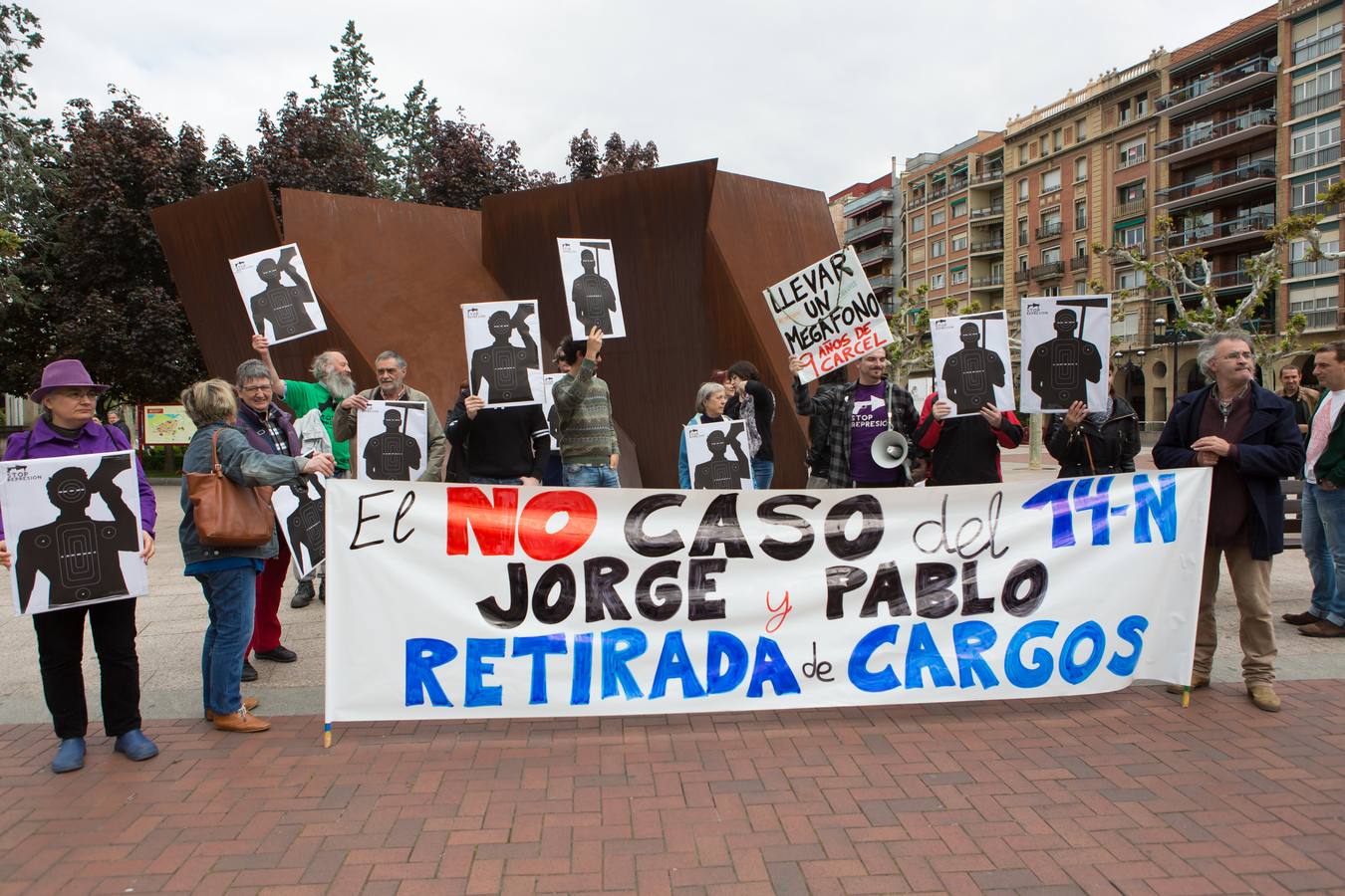 Unas 50 personas piden el fin del proceso contra los detenidos el 14N