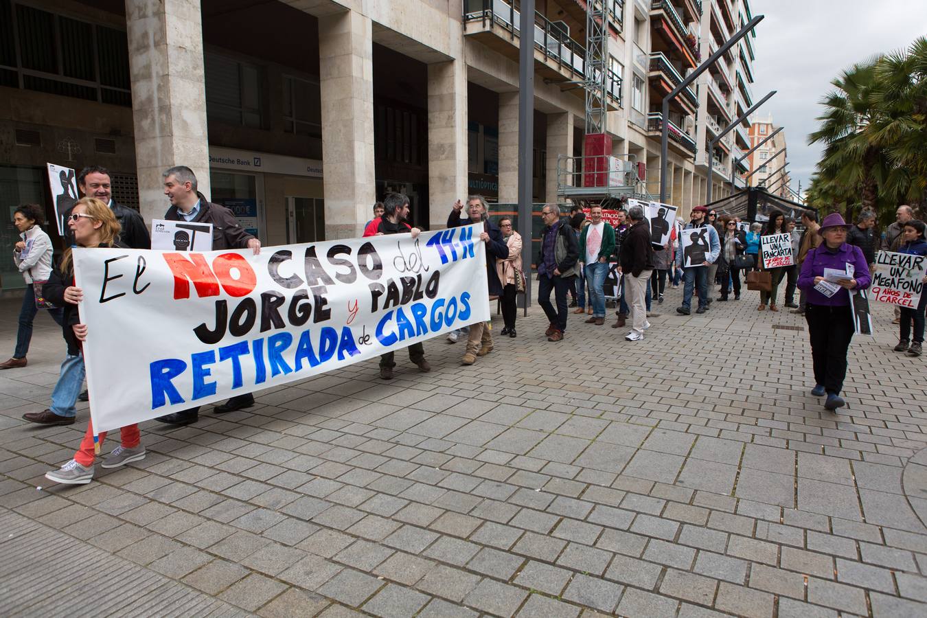 Unas 50 personas piden el fin del proceso contra los detenidos el 14N