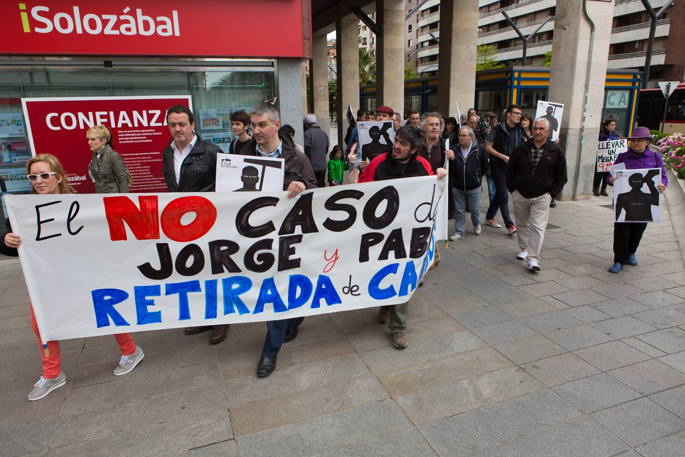 Unas 50 personas piden el fin del proceso contra los detenidos el 14N