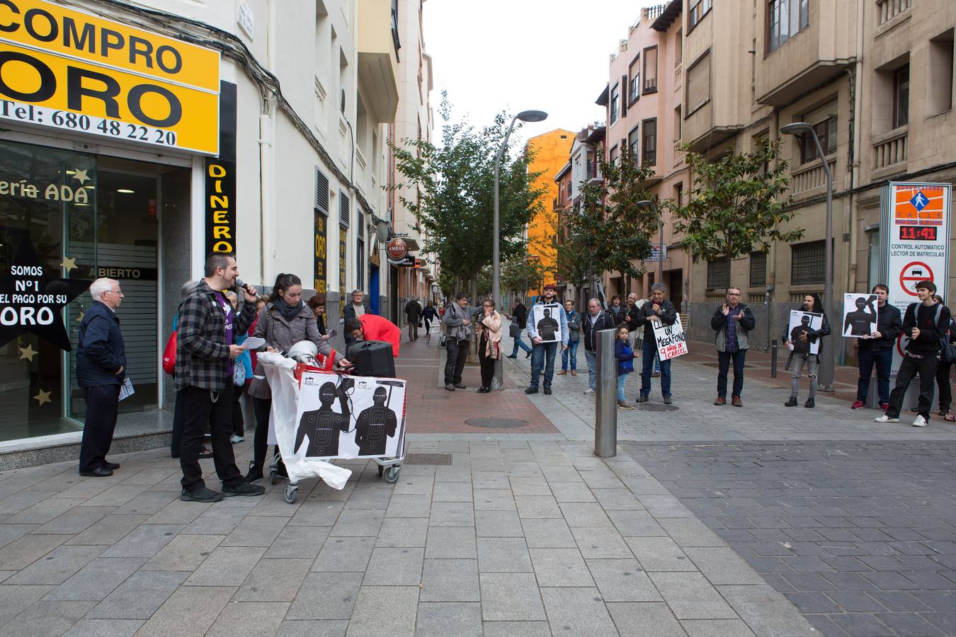 Unas 50 personas piden el fin del proceso contra los detenidos el 14N