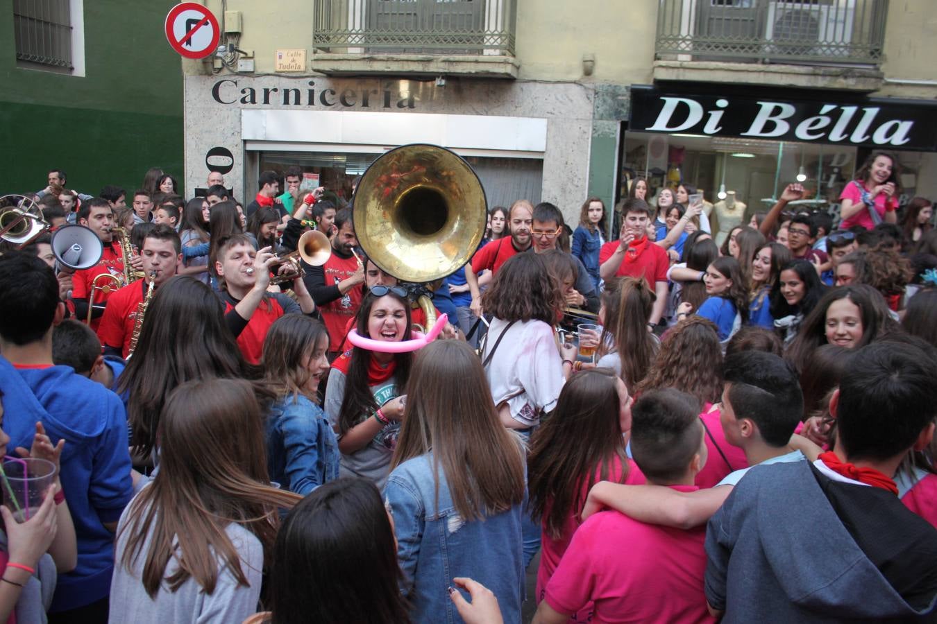 Alfaro empieza con el chupinazo sus fiestas de primavera