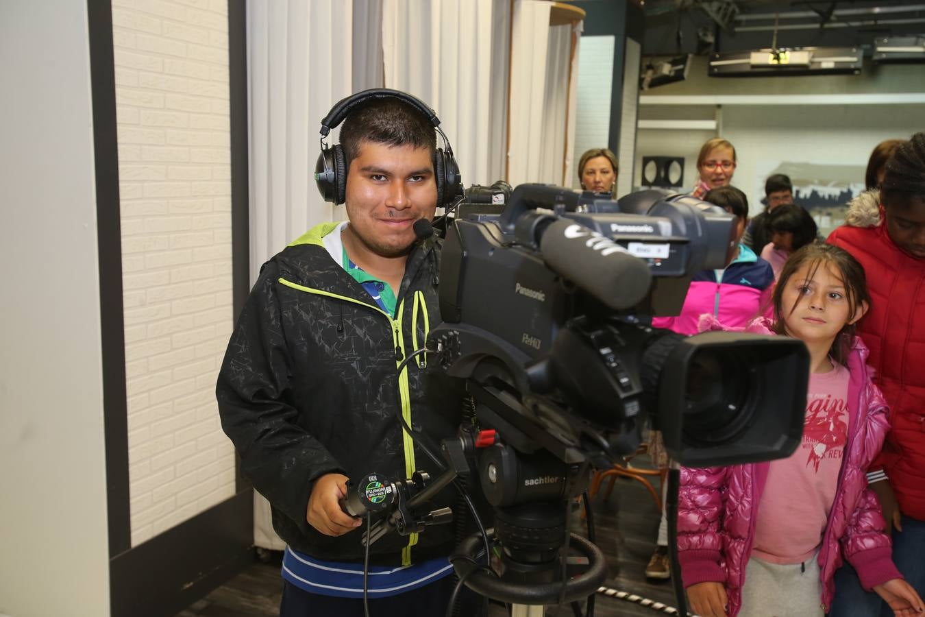 Alumnos del Colegio Los Ángeles visitan la multimedia de Diario LA RIOJA