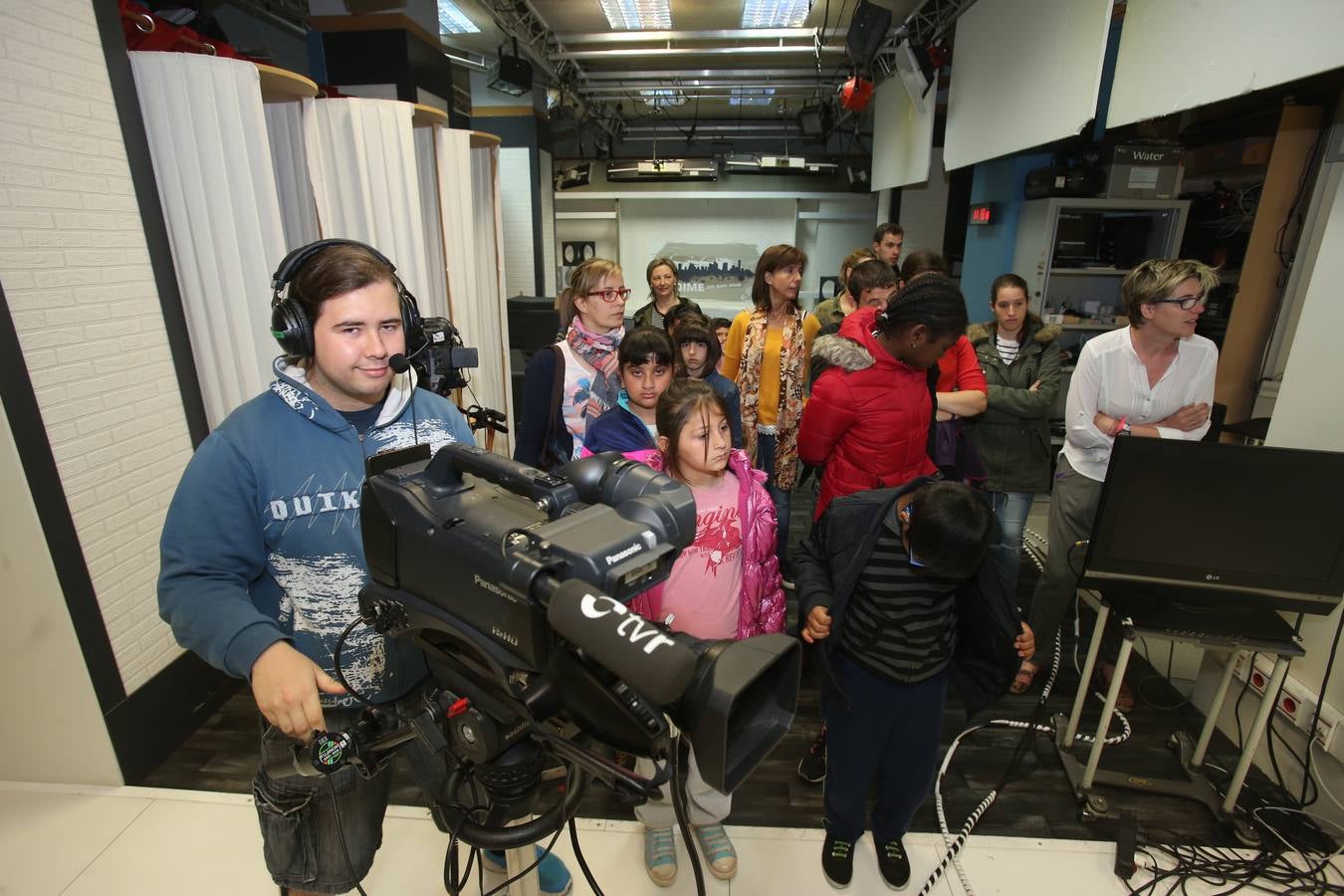 Alumnos del Colegio Los Ángeles visitan la multimedia de Diario LA RIOJA