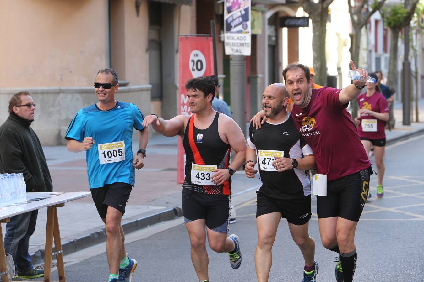 Una fiesta a todo ritmo por las calles de Logroño (I)